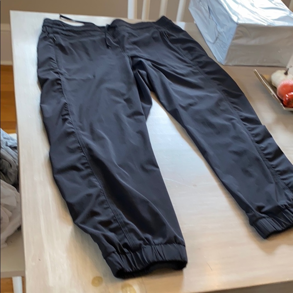 Athleta cropped pants 10